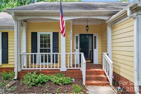 4300 Saxonbury Way, Charlotte, NC 28269
