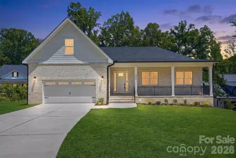 825 Breezewood Dr, Charlotte, NC 28262