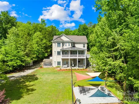 569 Living Waters Dr, Great Falls, SC 29055