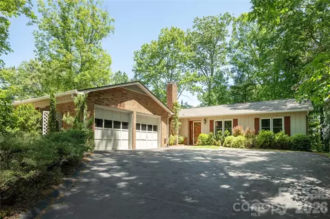 4 Galax Ln, Hendersonville, NC 28791