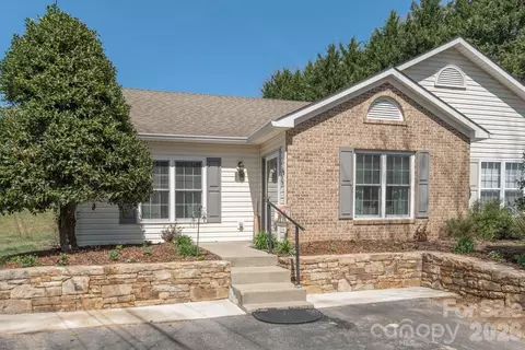 11 Pearl Apt A St # A, Black Mountain, NC 28711