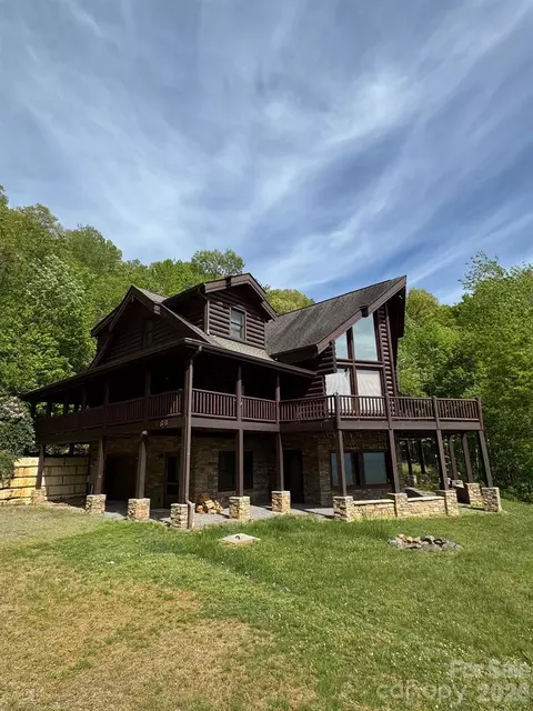 686 Hyacinth Dr, Clyde, NC 28721
