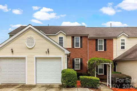 6953 Misty Pine Ln, Charlotte, NC 28217