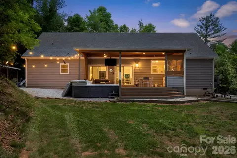 311 Charming Ln, Hendersonville, NC 28792