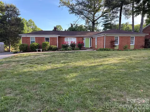 622 S Carolina Ave, Statesville, NC 28677
