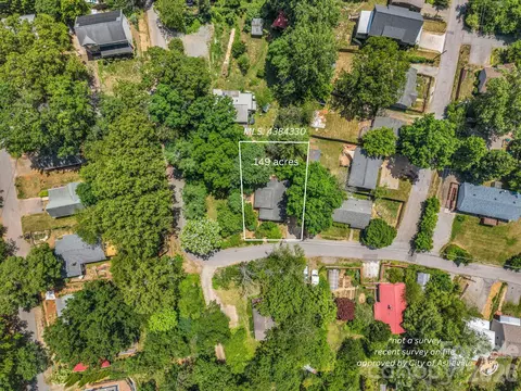 23 Peace St, Asheville, NC 28806