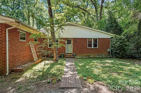 812 Saint Michaels Ln, Gastonia, NC 28052