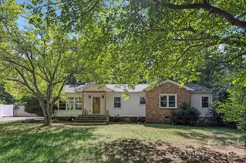 6213 Sharon Rd, Charlotte, NC 28210