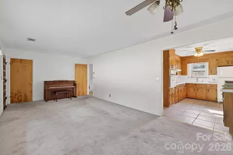 Living - 4024 Piney Rd, Morganton, NC 28655 photo 2 of 3