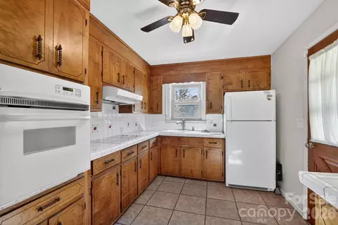 Kitchen - 4024 Piney Rd, Morganton, NC 28655 photo 1 of 2