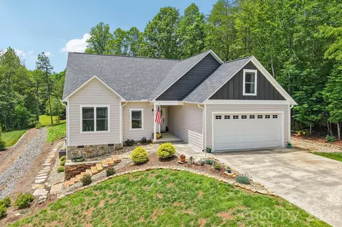 3131 Richard St, Morganton, NC 28655