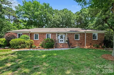 6641 Brookmeade Dr, Charlotte, NC 28226