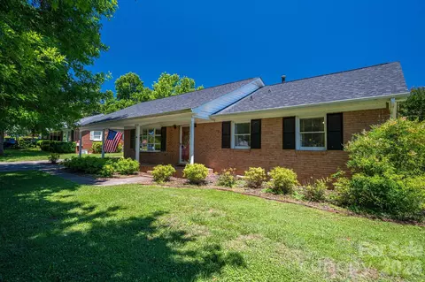 1920 Echo Ln, Gastonia, NC 28052
