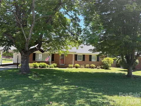 1920 Echo Ln, Gastonia, NC 28052