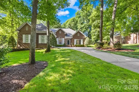 138 Woodstream Cir, Mooresville, NC 28117