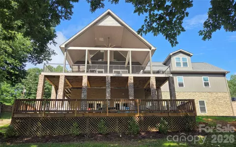 393 Stillwater Rd, Troutman, NC 28166