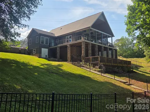 393 Stillwater Rd, Troutman, NC 28166