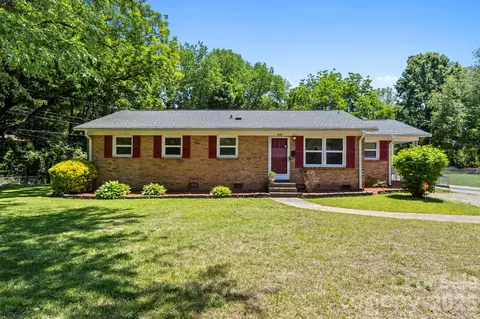 3326 Dunaire Dr, Charlotte, NC 28205