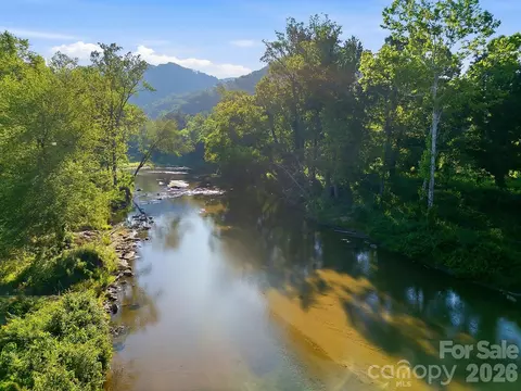 5373 Green River Cove Rd, Saluda, NC 28773