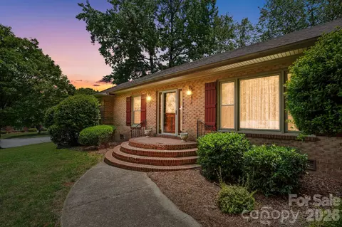 5705 Foxcrest Dr, Mint Hill, NC 28227