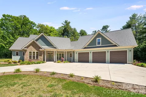 30 Shipman Pkwy, Flat Rock, NC 28731