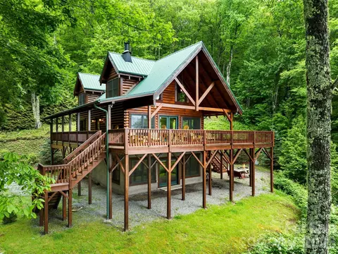 84 Sky Dr, Maggie Valley, NC 28751