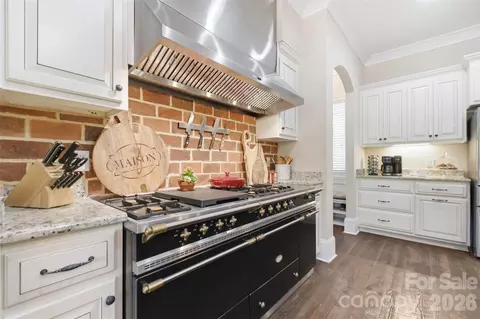 Kitchen - 425 Bridlepath Trl, Davidson, NC 28036 photo 2 of 2