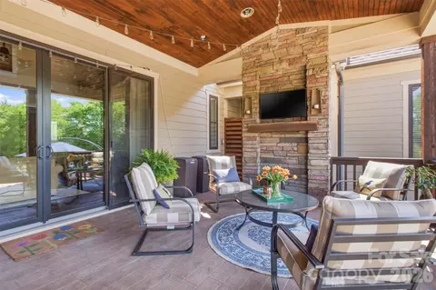 Exterior - 425 Bridlepath Trl, Davidson, NC 28036 photo 4 of 6
