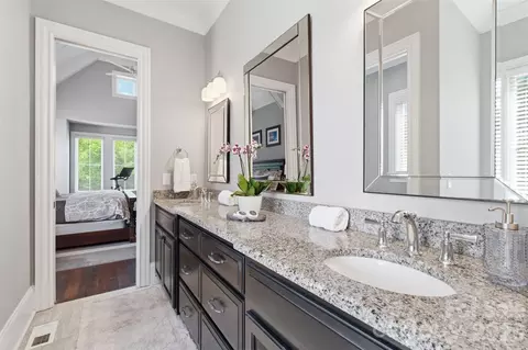 Bath - 425 Bridlepath Trl, Davidson, NC 28036 photo 1 of 8