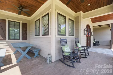 Exterior - 425 Bridlepath Trl, Davidson, NC 28036 photo 3 of 6