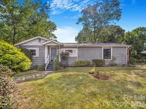 105 Smith Graveyard Rd, Asheville, NC 28806