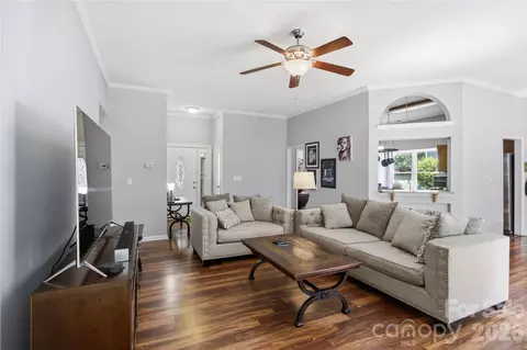 1814 Golden Heights Ct, Charlotte, NC 28214