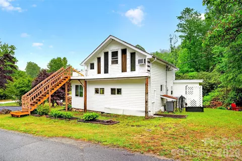 227 Locust Cove Rd, Marion, NC 28752