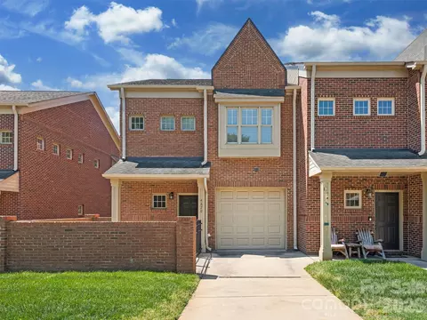 4670 Dabney Vigor Dr, Charlotte, NC 28209