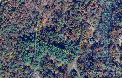 51 Bear Track Dr, Tuckasegee, NC 28783