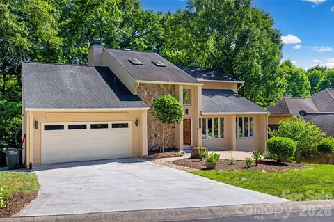 7057 Mariners Ct, Tega Cay, SC 29708