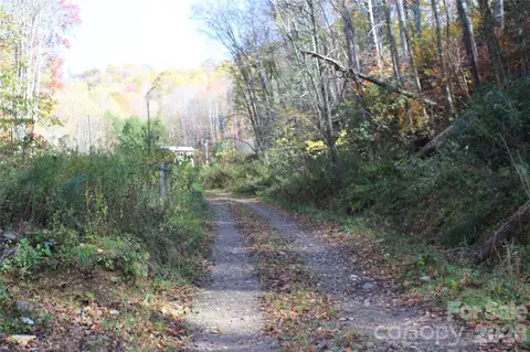 44 Toms Creek Rd, Bakersville, NC 28705