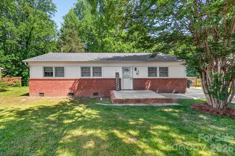 402 Wooddale Dr, Dallas, NC 28034