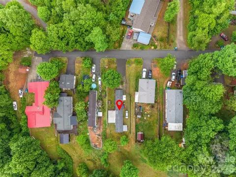 15 Spring St, Candler, NC 28715