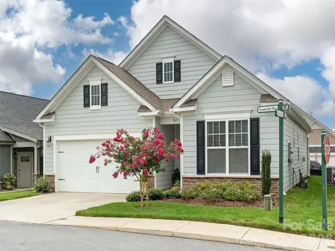 743 Summerfield Pl, Flat Rock, NC 28731