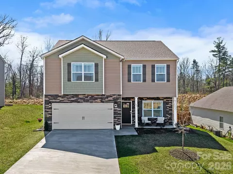132 Ridgeview Ln, Mars Hill, NC 28754