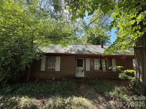 10100 Starwood Dr, Charlotte, NC 28215