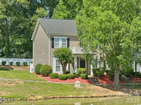 751 Plaza Walk Dr, Charlotte, NC 28215