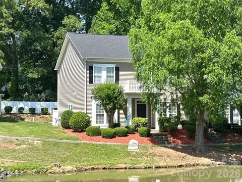751 Plaza Walk Dr, Charlotte, NC 28215