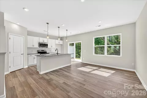6049 Longar Ln, Charlotte, NC 28269