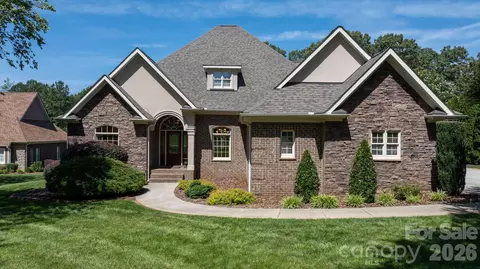 1055 Catawba Greens Dr, Newton, NC 28658