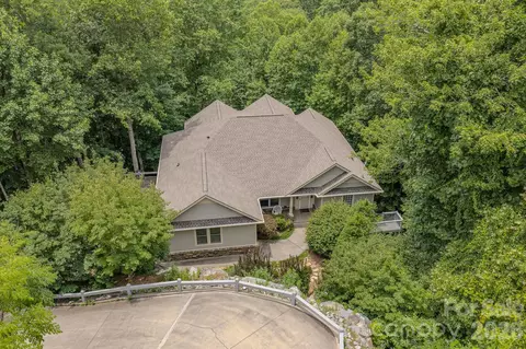 329 Mountain Crest Dr, Hendersonville, NC 28739