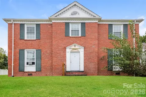 517 Willow St, Mount Airy, NC 27030