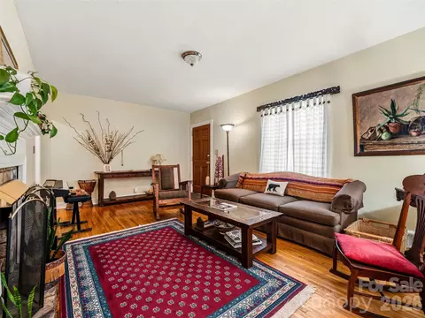28 Canterbury Rd, Asheville, NC 28805