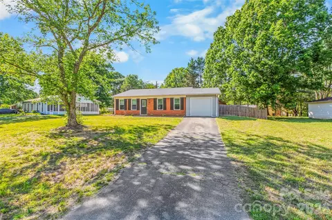 355 Weatherford Dr, King, NC 27021
